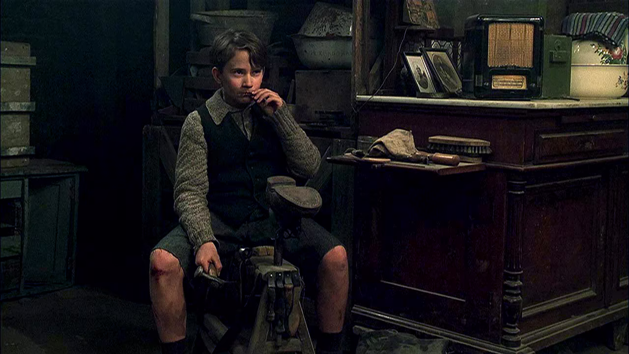 Gabriel Thomson as Sasha Filippov