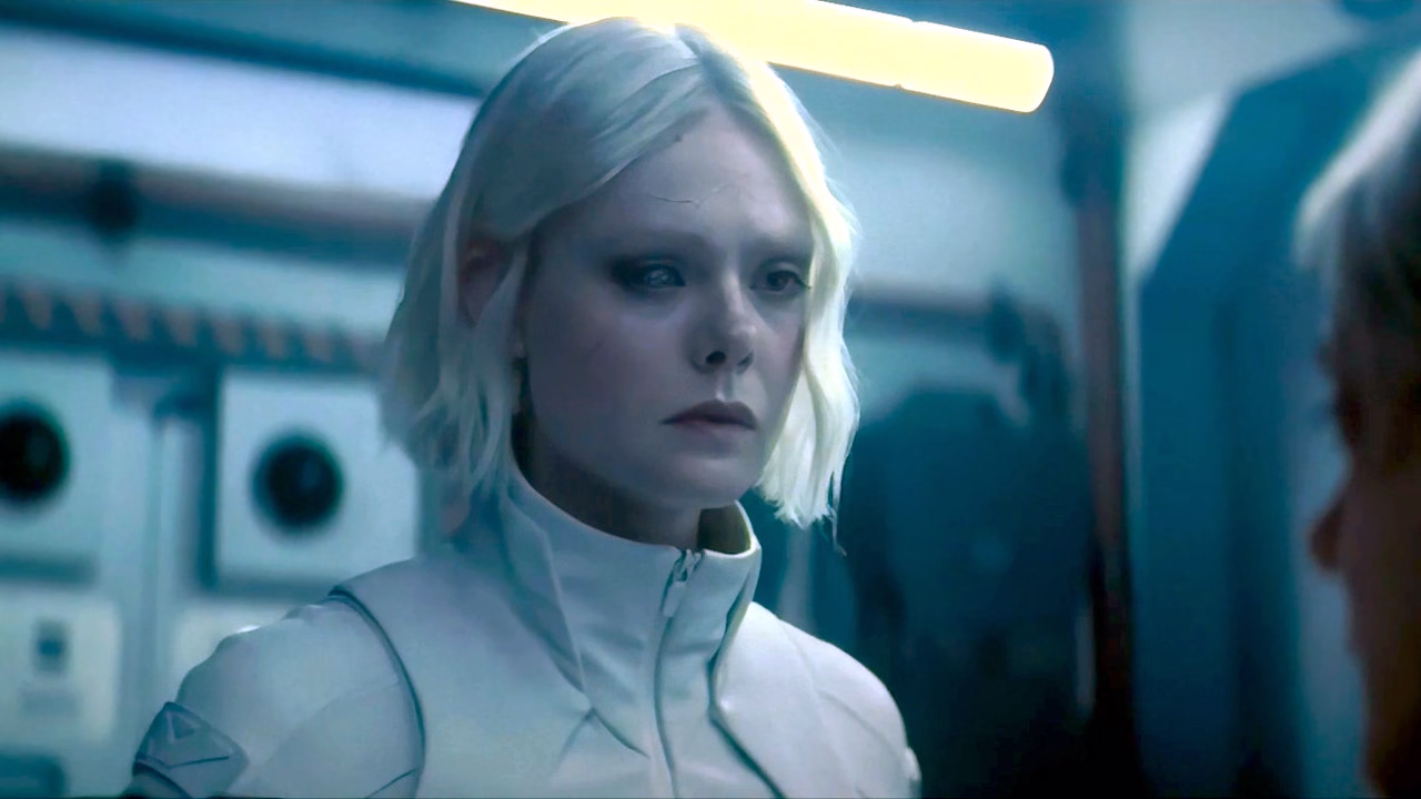 Elle Fanning as Thia and Tessa